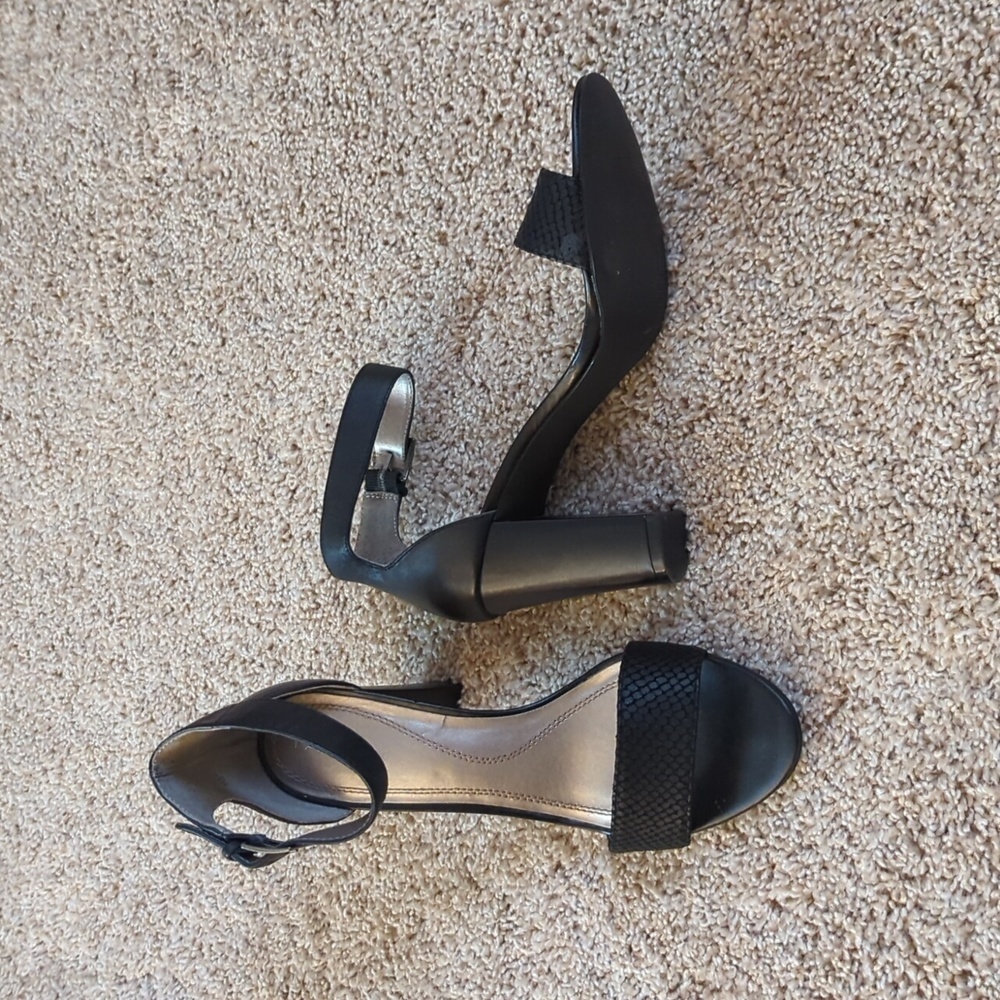 TAHARI May Black Embossed Ankle Strap Chunky Block Heel Sandals